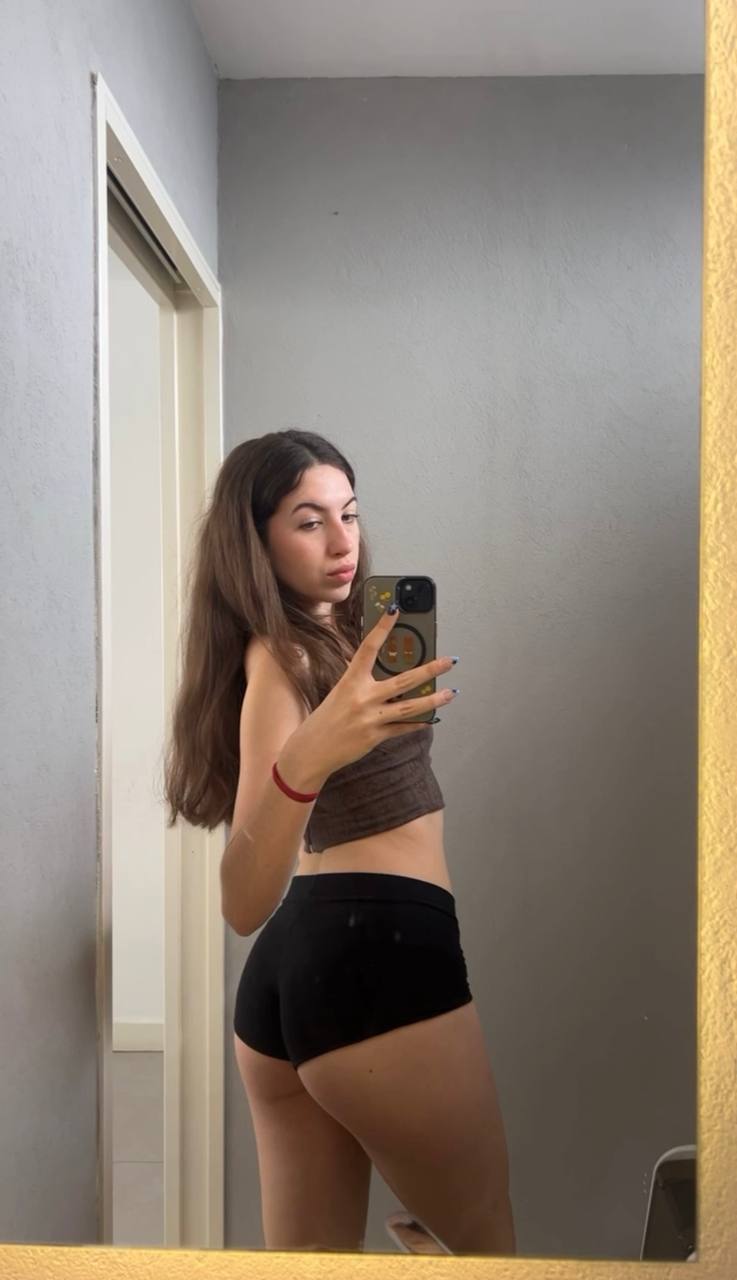 Amber in her underwear in Aden