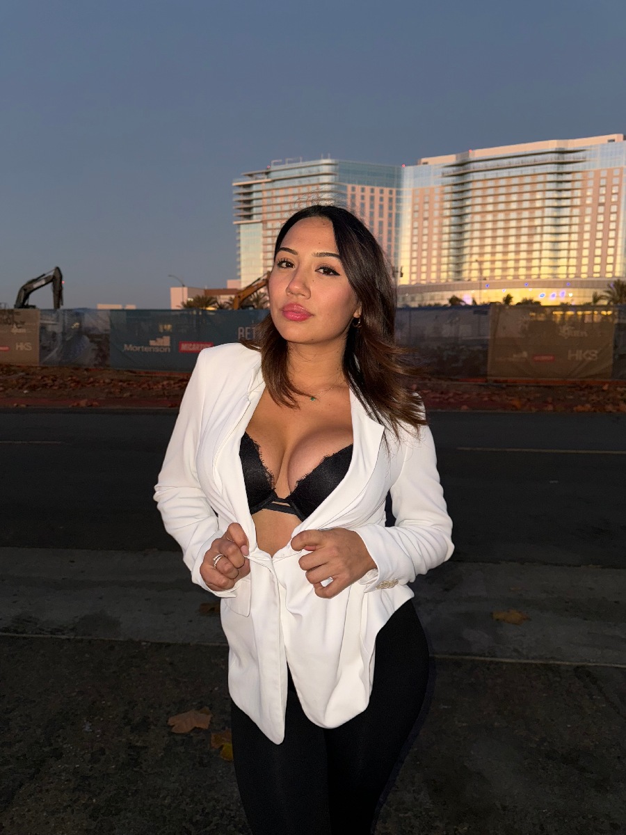 Take a pause and enjoy Ali Cruz — streaming from Aden