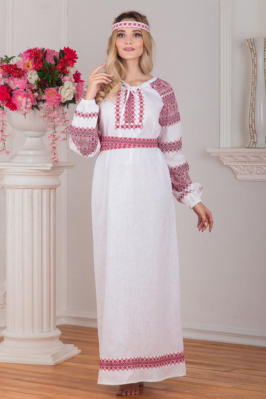 Women in Slavic costumes in Aden