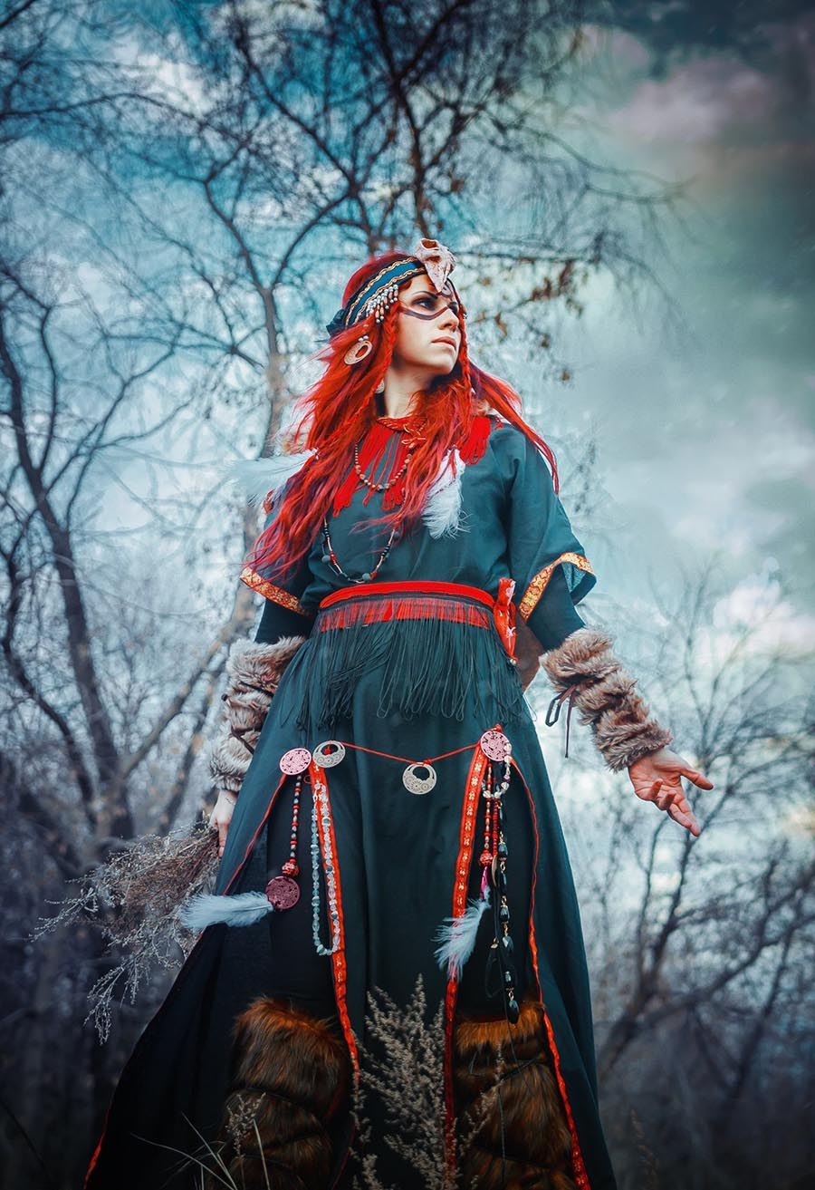 Girls in Slavic costumes underwear in Aden