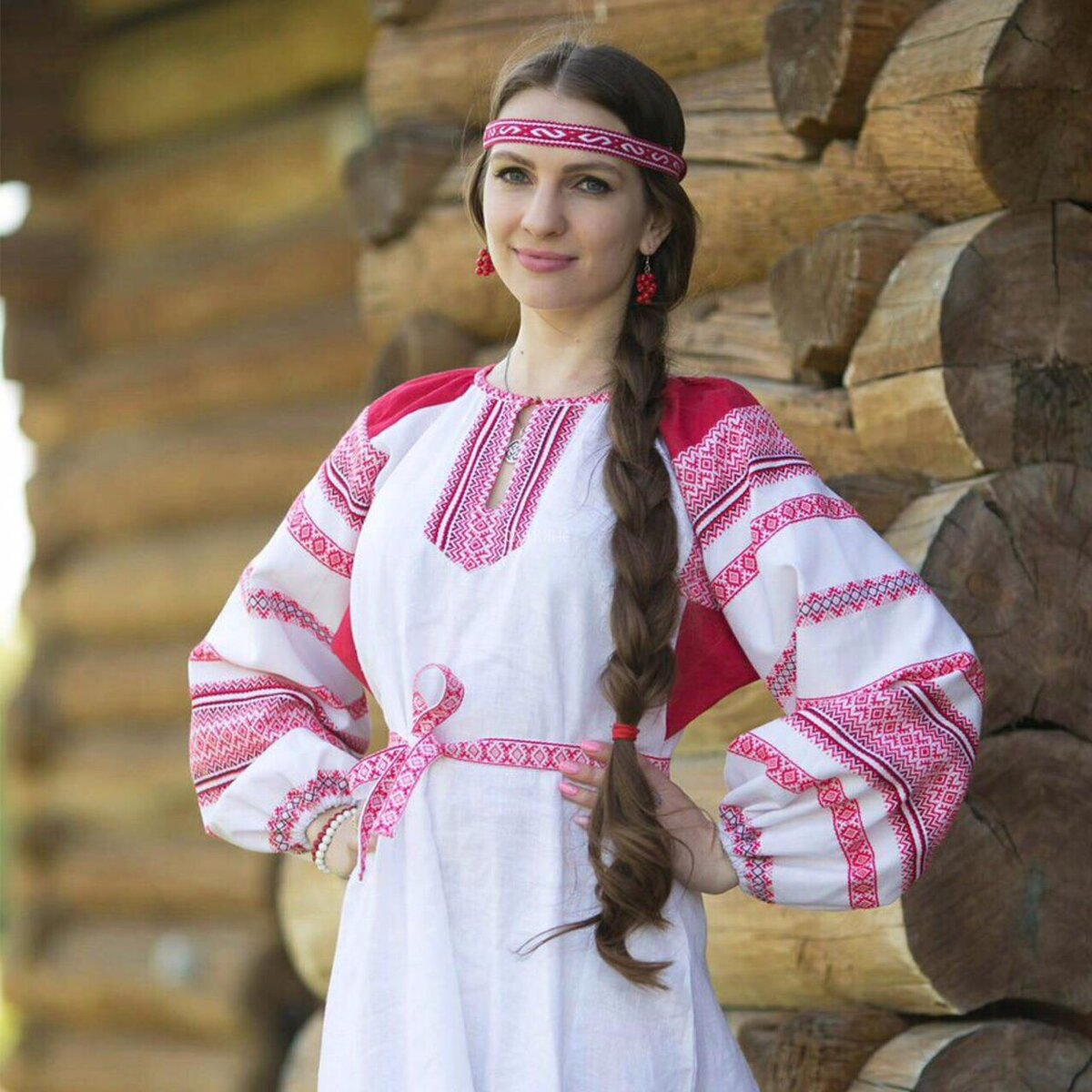 Girls in Slavic costumes in Aden