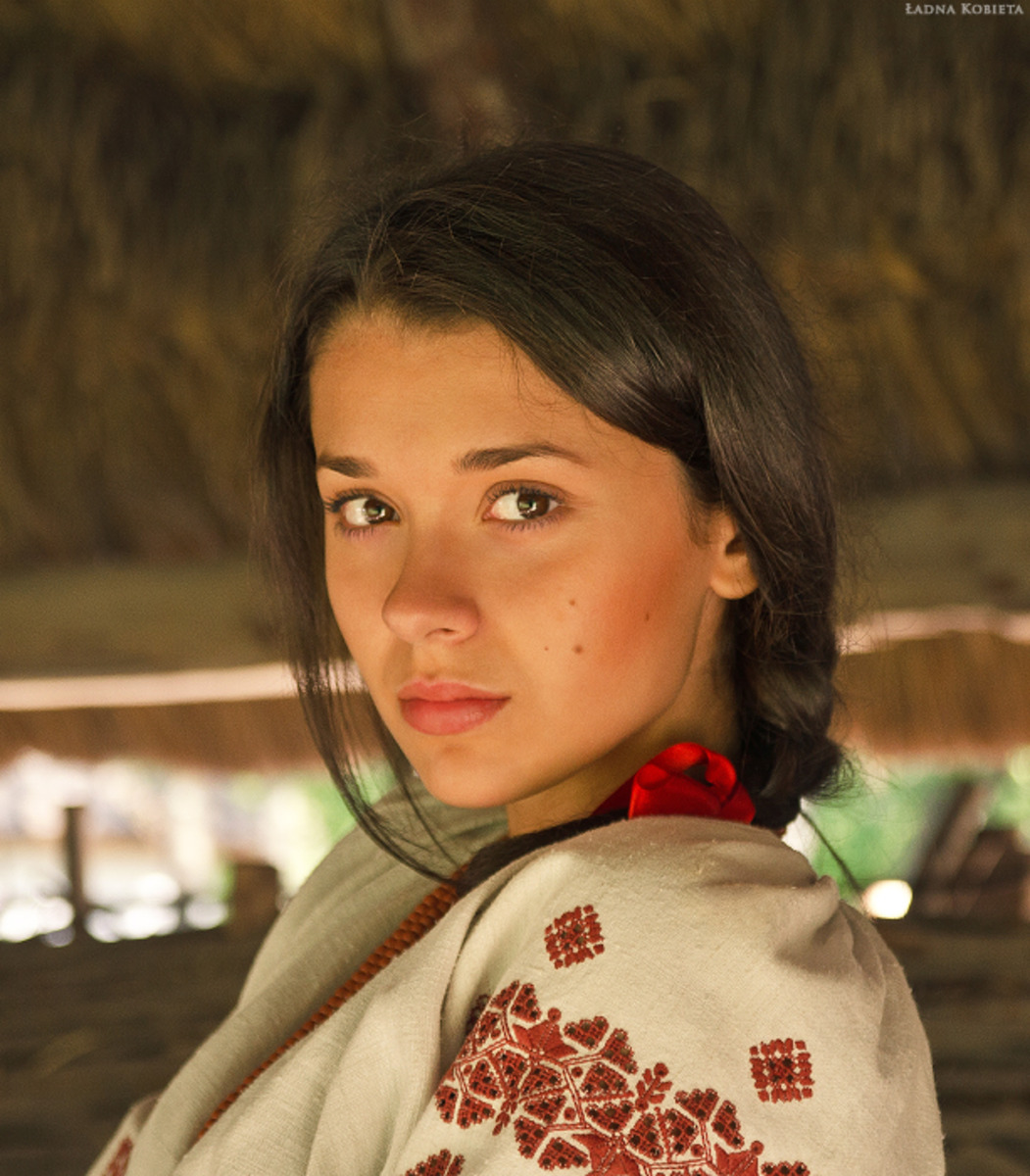 Girls in Slavic costumes in Aden
