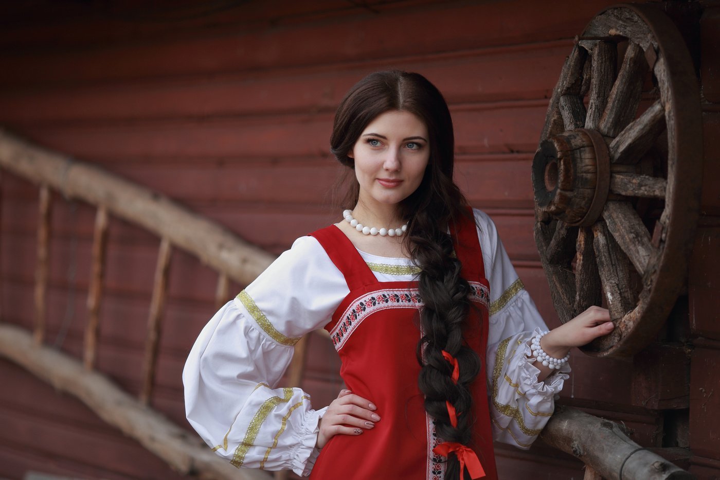 Girls in Slavic costumes in Aden