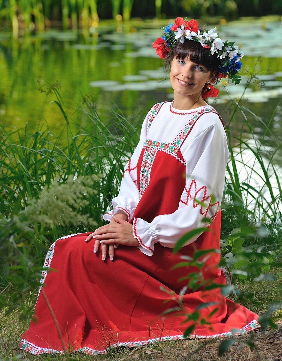 Beautiful girl Girls in Slavic costumes in Aden