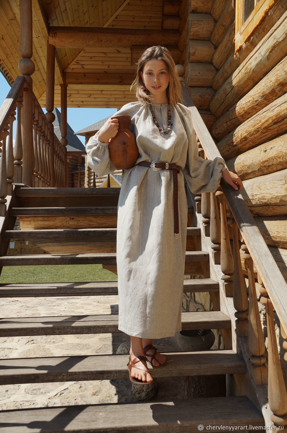 Girls in Slavic costumes in Aden