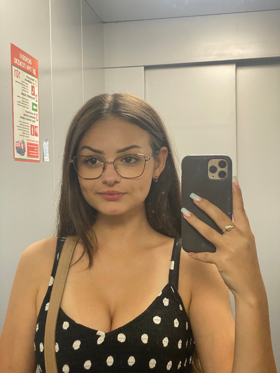 Sexy model Stacy in Aden