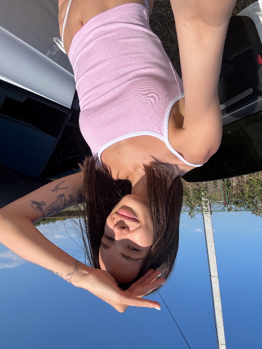 Sexy model Tina in Aden